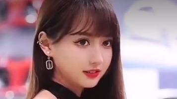 韩国极品车模，穿搭时尚，凸显身材！