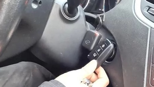 车子彻底没电车门都打不开，如何打开车门搭电，手把手教你开