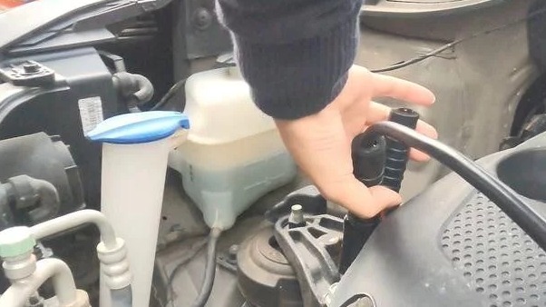 车子没电了如何搭电启动，教你两种方法，自己动手就能搞定