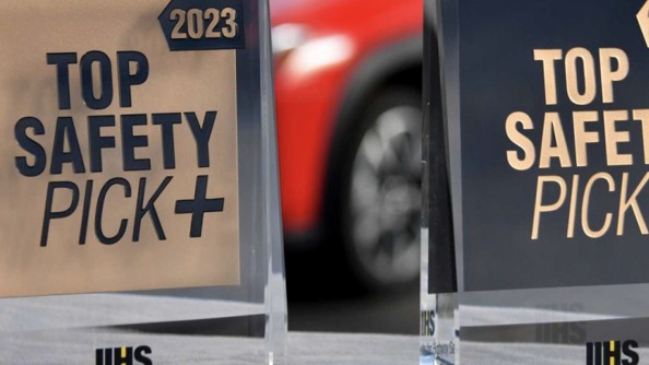 碰撞标准提高，获奖车型少一半？