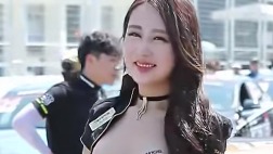 韩国真正的女神车模，时尚大方！