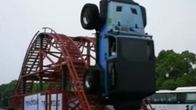 大型翻车现场：社会我车哥！