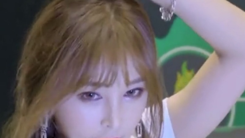 车模风格多变，一会妩媚一会卖萌！