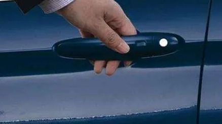 别听销售忽悠！买车选这几个配置就够了