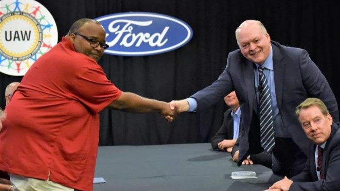 拒绝接棒通用，福特与UAW达成临时协议