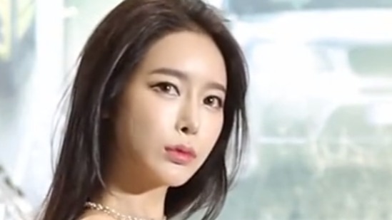 来自韩国的车模小姐姐，青春可爱，很漂亮！