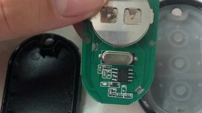 手把手教你换电动车遥控器电池