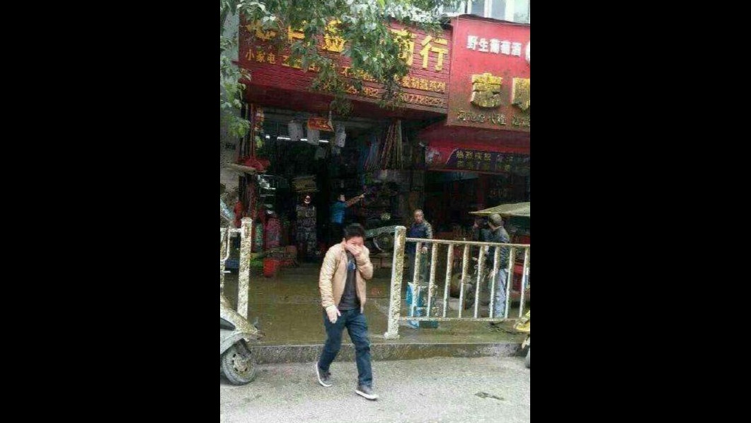 拉粪车爆炸 方圆五十米无人幸免
