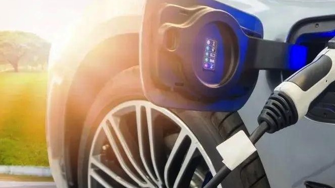 雷克萨斯：当年加价挤破头，现在降价你说卖太贵？