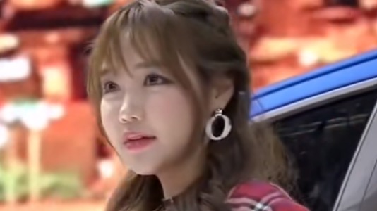 韩国性感美女车模，格子红杉小姐姐，青春精致的容貌令人羡慕