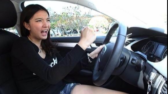 红绿灯第一排起步时，你的转速是多少？低于这个数就是耍流氓