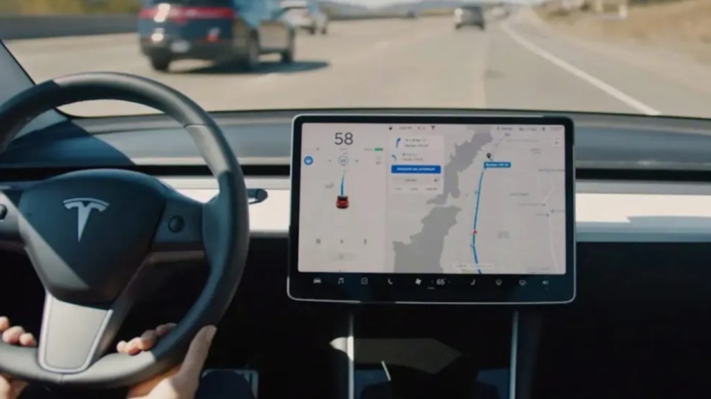 特斯拉将支持扫描道路坑洼，自动调整悬架