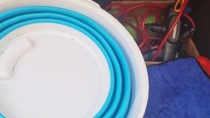 一桶水洗一辆车，自己洗车是运动，是锻炼，更是节约