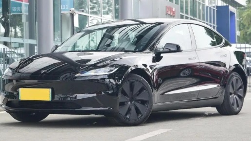 25万左右买纯电动轿车，小鹏P7和特斯拉Model 3谁更有吸引力？