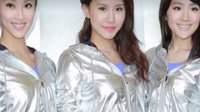 候选港姐露脐装当车模 大秀小蛮腰美腿