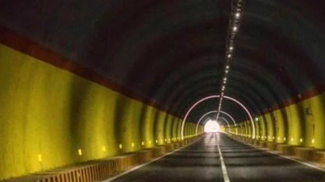 为何老司机说“见洞走左侧”?很多新手都不懂，其实很好理解