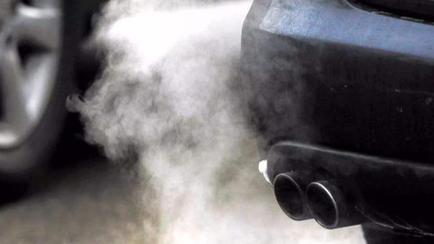  原地热车3分钟是好习惯？老司机：这样做费油还伤车