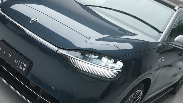 用问界M9打开《繁花》！一千万以内最好的SUV？