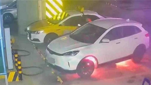 三个月内三次自燃 都2022年了威马竟还在烧？