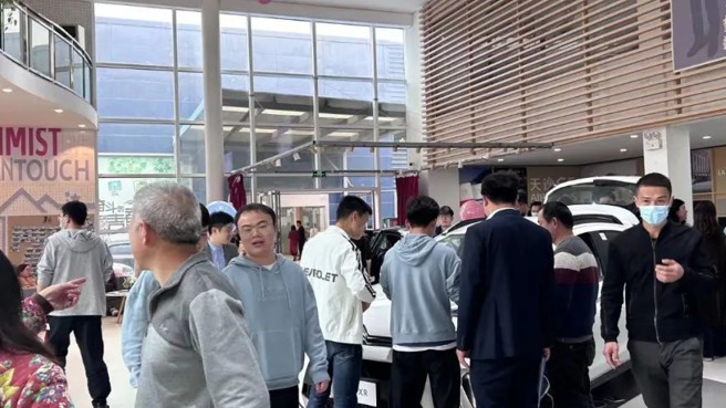 “百亿补贴”围剿电动车？50余款燃油车打响价格战！