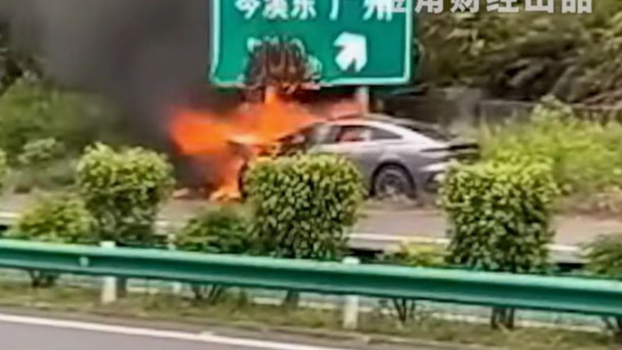 燃烧的比亚迪 法院副庭长命丧火海