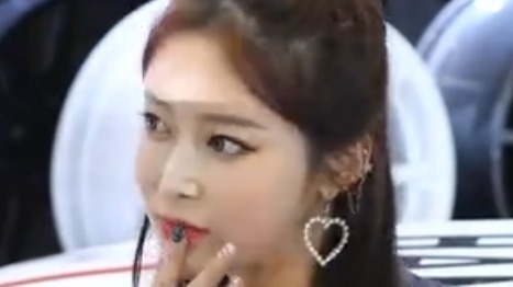  美女车模，性感美丽  