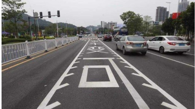 开车遇到“锯齿车道”要小心 老司机都容易走错