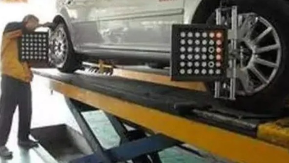 汽车倒轮后出现跑偏？做四轮定位仍不能解决，老司机教你一招