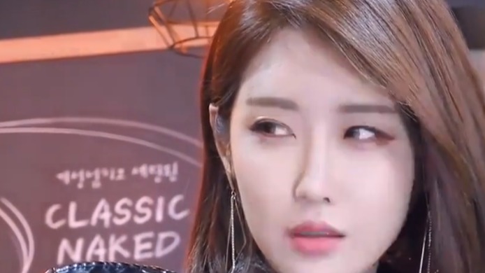 性感的美女车模，身形完美，怎么都好看！