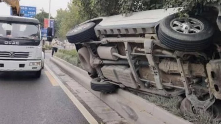 高速上刹车突然失灵，能拉电子手刹吗?有很多地方需要注意