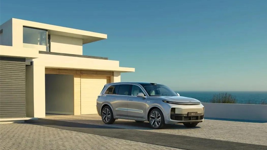 后排空间参考添越 L ，舒适性超越库里南 理想把“对标”玩明白了？