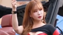 长腿性感车模身材太棒了吧