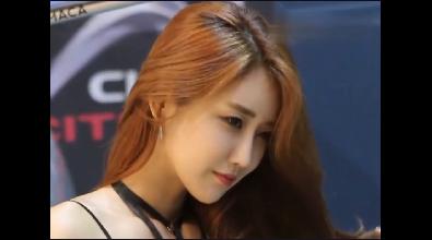 车展上的韩国顶级美女车模，原来笑起来这么迷人！