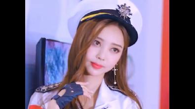 实拍韩国顶级车模，颜值靓丽，水手服OL加分