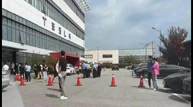 特斯拉挥刀砍价车主即刻维权 这一波降价走量套路玩得深