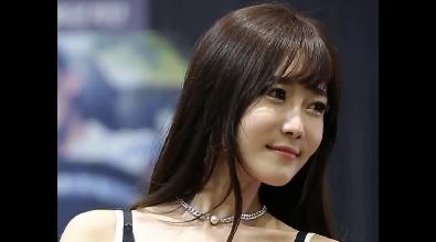 迷人的车模小姐姐，像个小仙女！