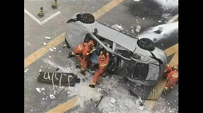 蔚来车辆坠楼事件：为何在楼上测试？谁该为这场事故负责？