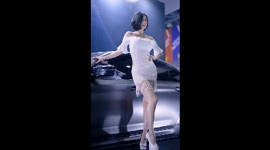 曼妙身材美女车模