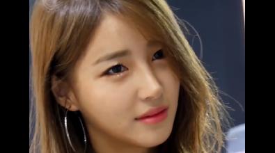 眉目如画，面赛芙蓉韩国车模崔星夏