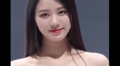 韩国美女车模，青丝秀发极具魅力，实在太美了