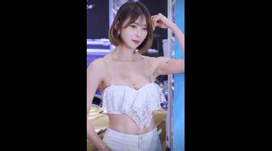 美女车模婀娜多姿玲珑有致