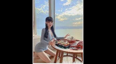 娃娃脸纯欲风车模