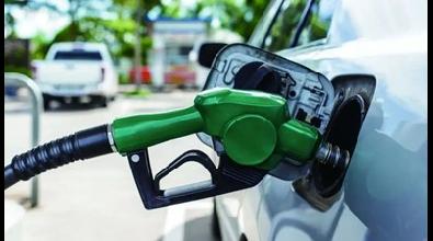 都在说新能源汽车好，但燃油车这块肥肉谁都不愿意丢