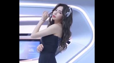 靓丽的车模美女，性感时尚，光彩照人！