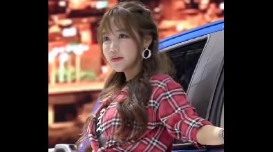 韩国性感美女车模，格子红杉小姐姐，青春精致的容貌令人羡慕
