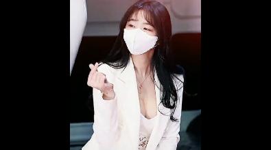 车展现场漂亮车模小姐姐