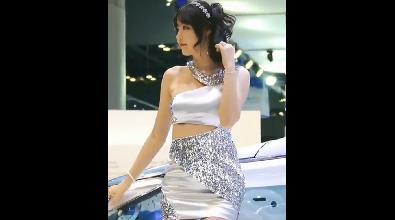 韩国美女车模洪智妍