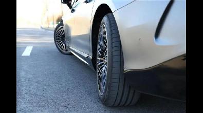 买车就像打游戏 奔驰EQS效仿特斯拉付费解锁 后轮转向年充5000元