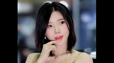 韩国漂亮模特，复古背带裙淑女大方