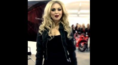 英超宝贝变身性感车模 众美女大秀惹火酥胸